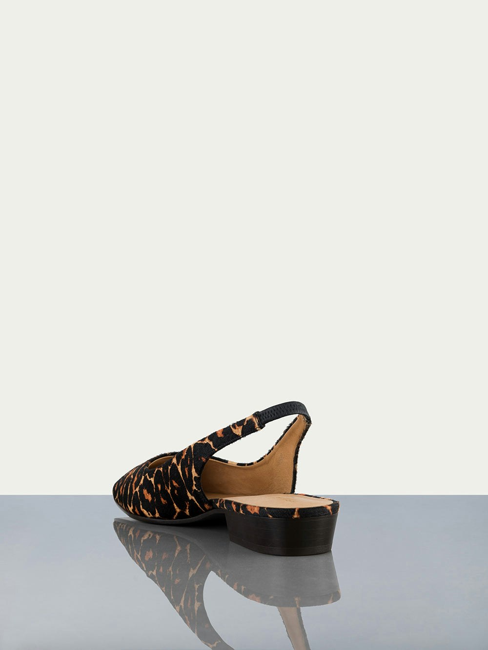 shoe back view alt:fit2 alt:hover